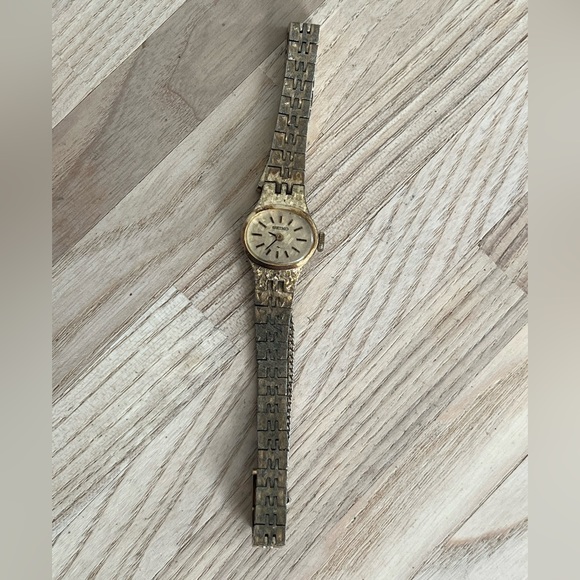 Seiko Ladies Watch Vintage Gold Tone Metal Bracelet and Dial Mechanical Winding - Picture 5 of 11